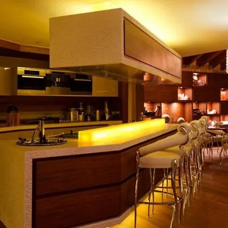 5br Stunning Chalet With Breathtaking Views *